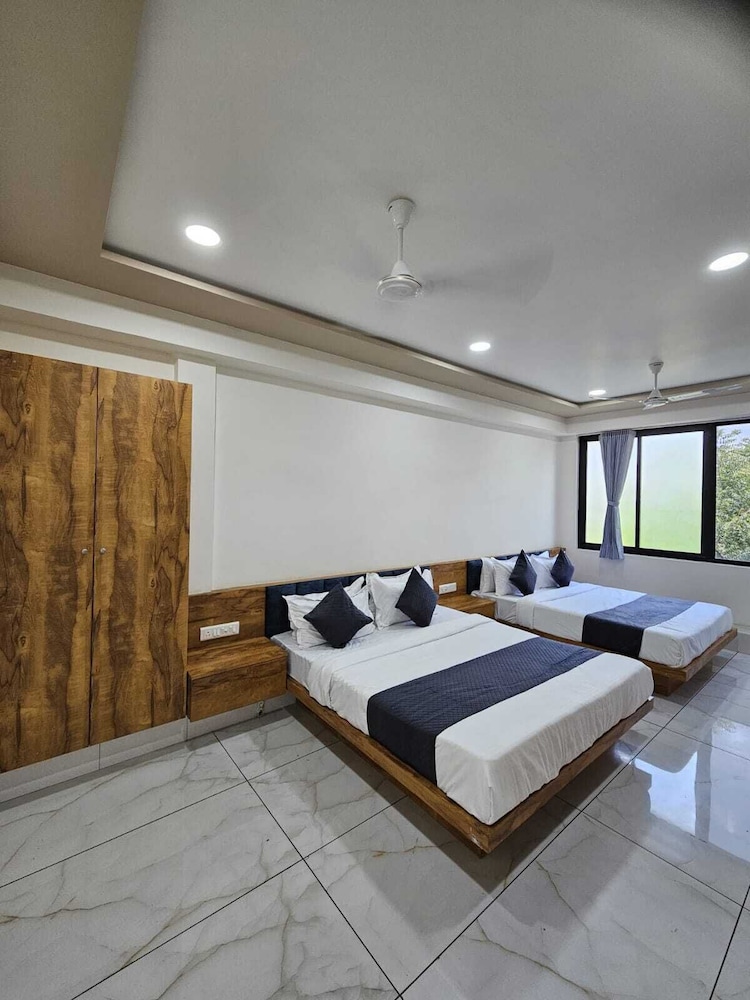 Family Double or Twin Room, City View