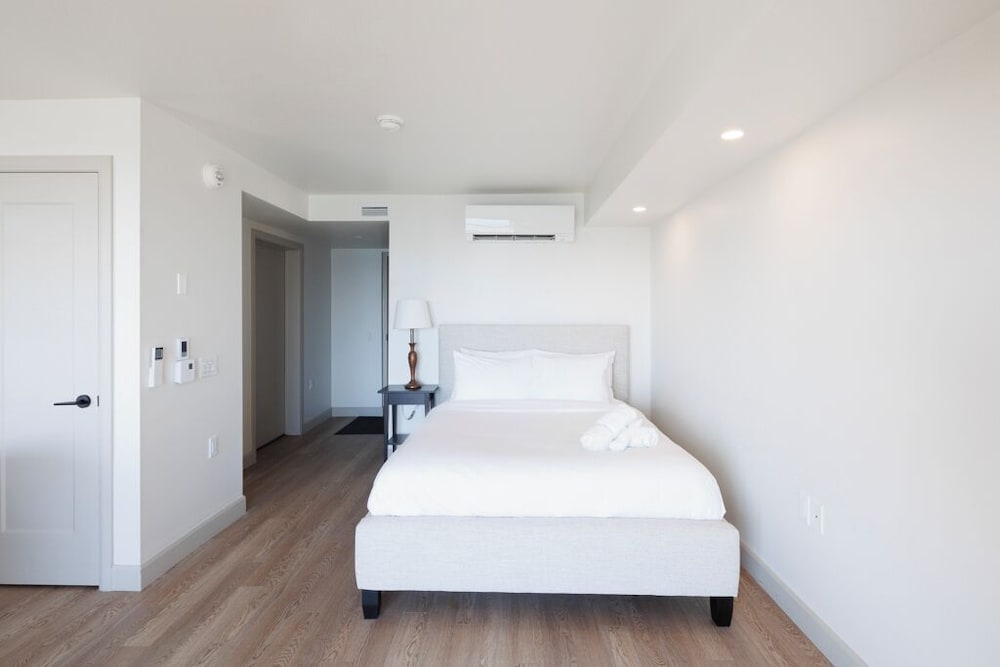 Studio, 1 Queen Bed, Balcony, River View