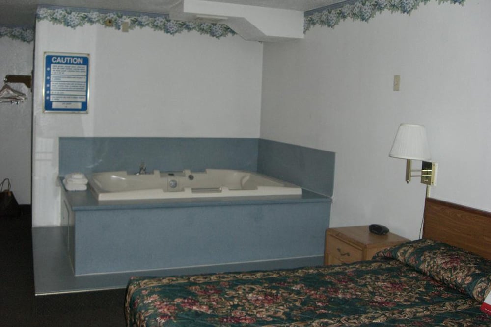 Jacuzzi 1 Queen Bed Non-Smoking photo 2