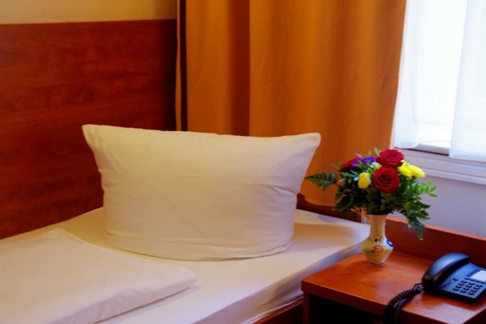 Economy Single Room (5th floor, Elevator until 4th) photo 2