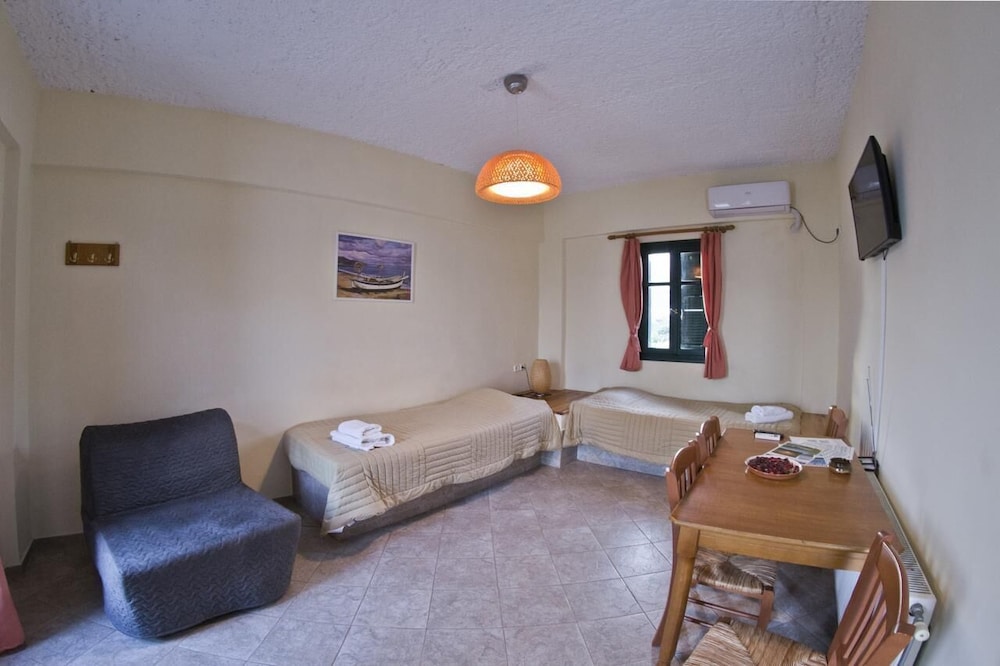 Apartment photo 2