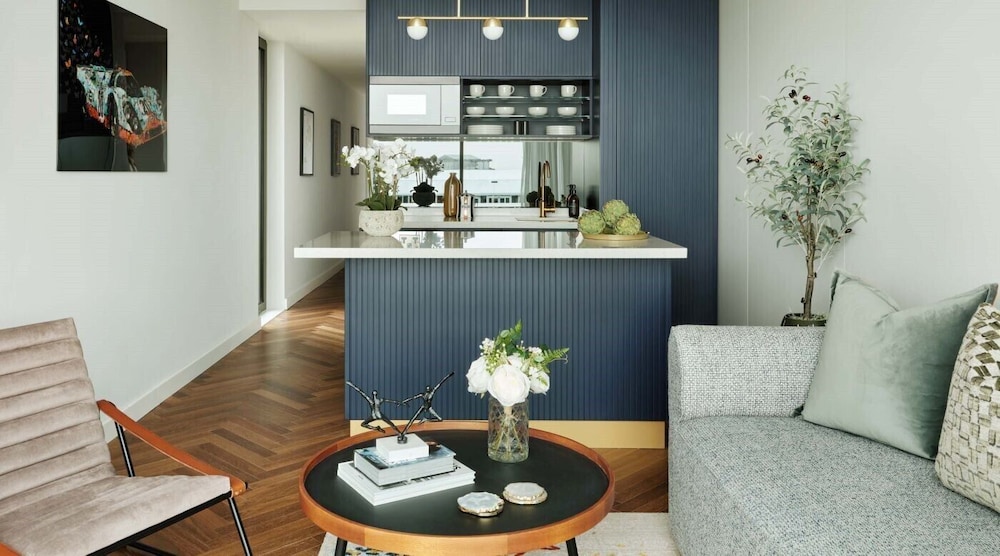 1 Bedroom Dual-Aspect Residence - Twin