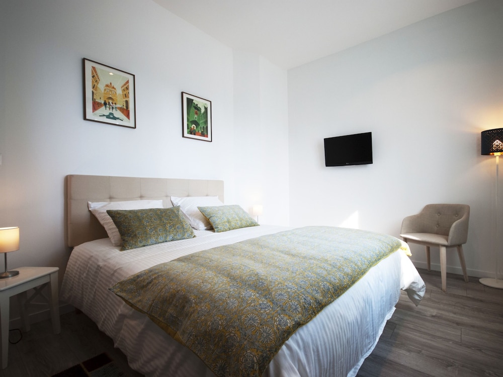 Standard Double Room, Private Bathroom, Garden View (Rosa)
