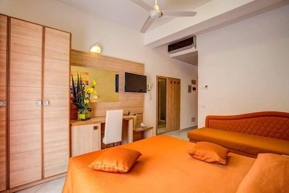 Triple Room photo 2