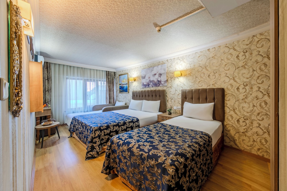 Comfort Quadruple Room, Multiple Beds photo 3