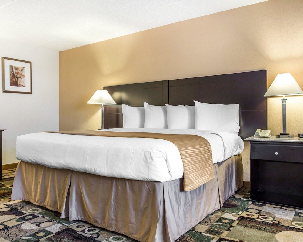 Suite, 1 King Bed with Sofa bed, Accessible, Non Smoking photo 2