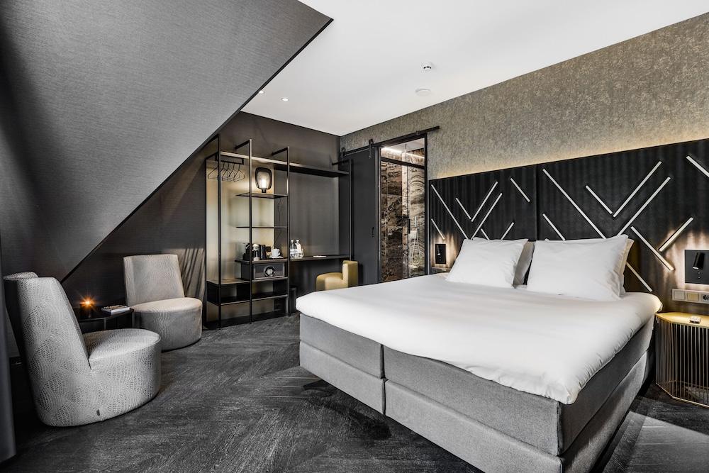 Junior Double Room