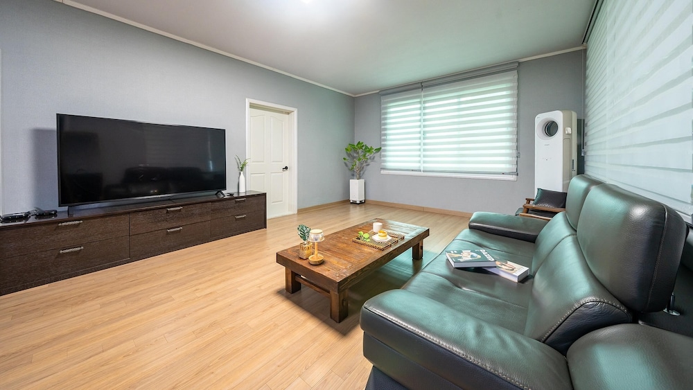 Basic Room, 3 Bedrooms (Room-09)