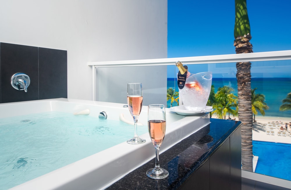 Suite, Jetted Tub, Ocean View (elite Club, E)