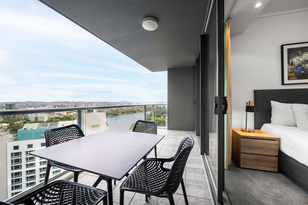 Apartment, 3 Bedrooms, River View (No Housekeeping) - Photo 7