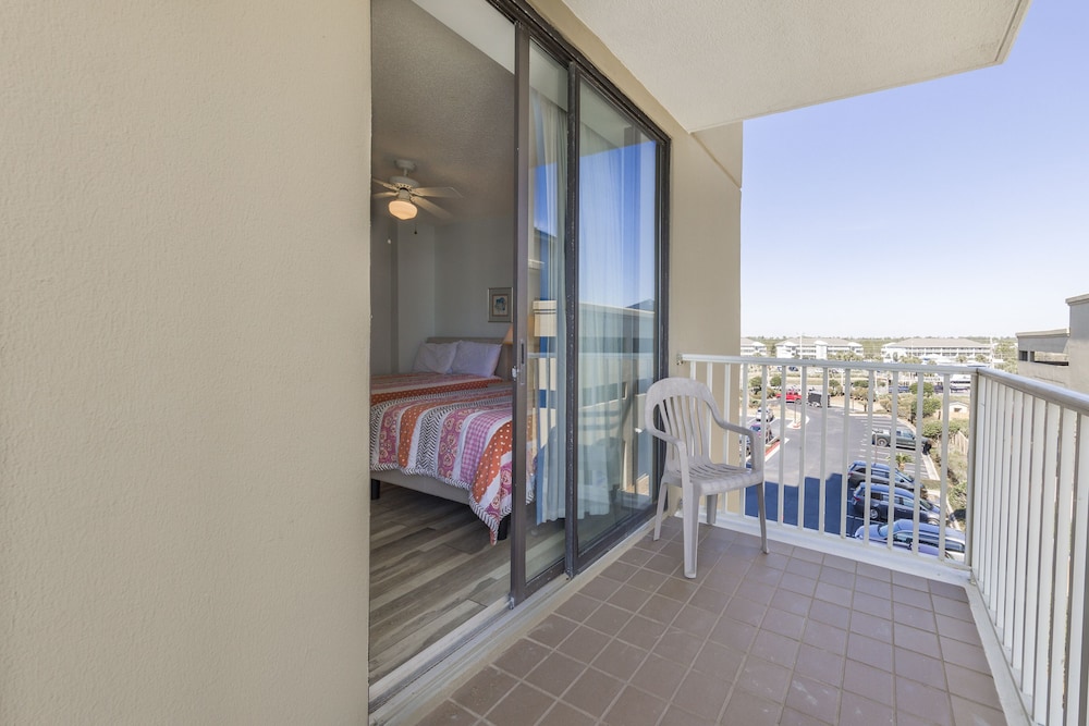 Signature Condo, 3 Bedrooms, Balcony, Beach View photo 3