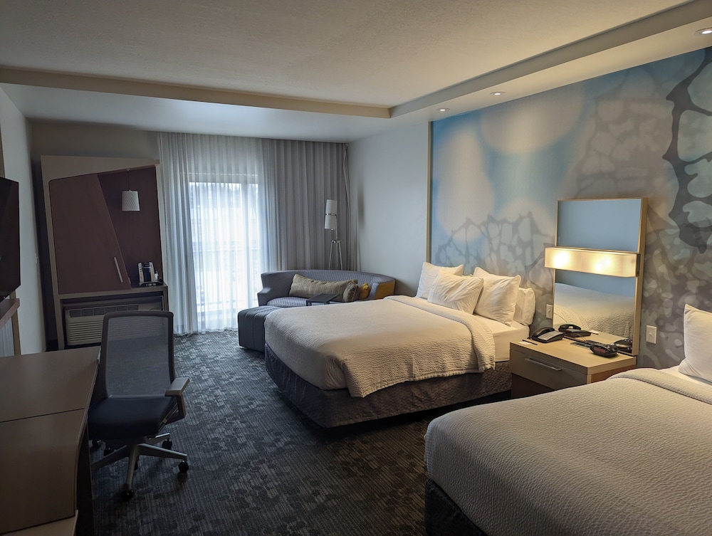 Room, Multiple Beds, Balcony (Hearing Accessible)