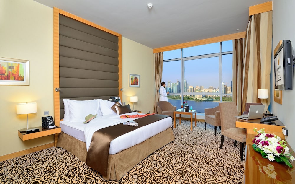Executive Suite, 1 King Bed, Lagoon View photo 1