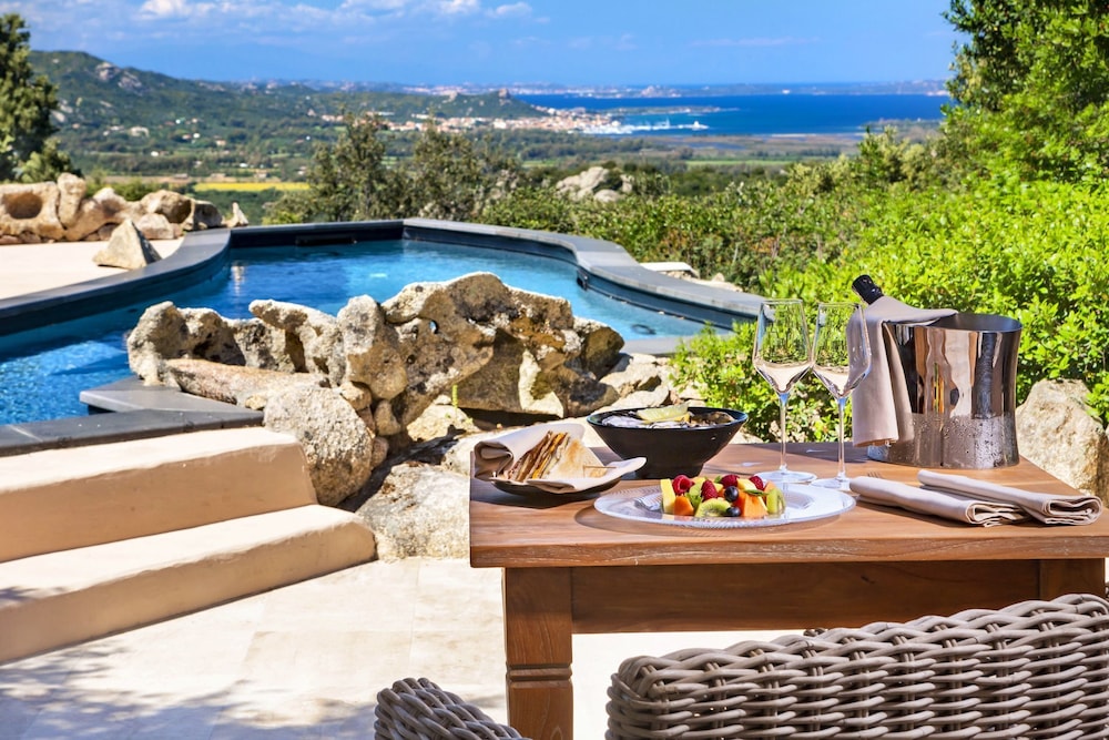 Junior Suite, Sea View (Pool) photo 2