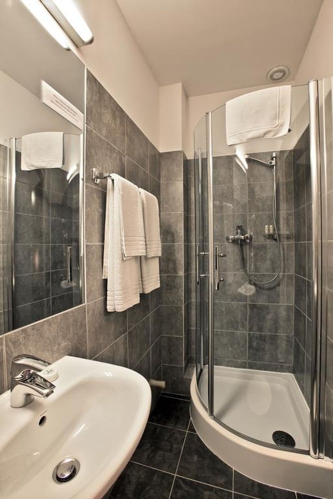 Deluxe Room (with AC) - Photo 7