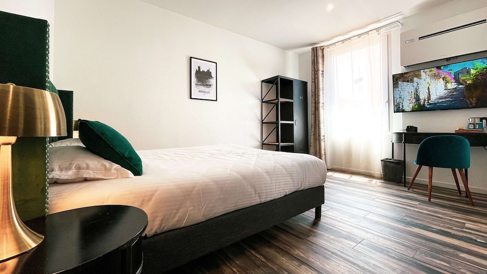 Superior Room, 1 Queen Bed photo 2