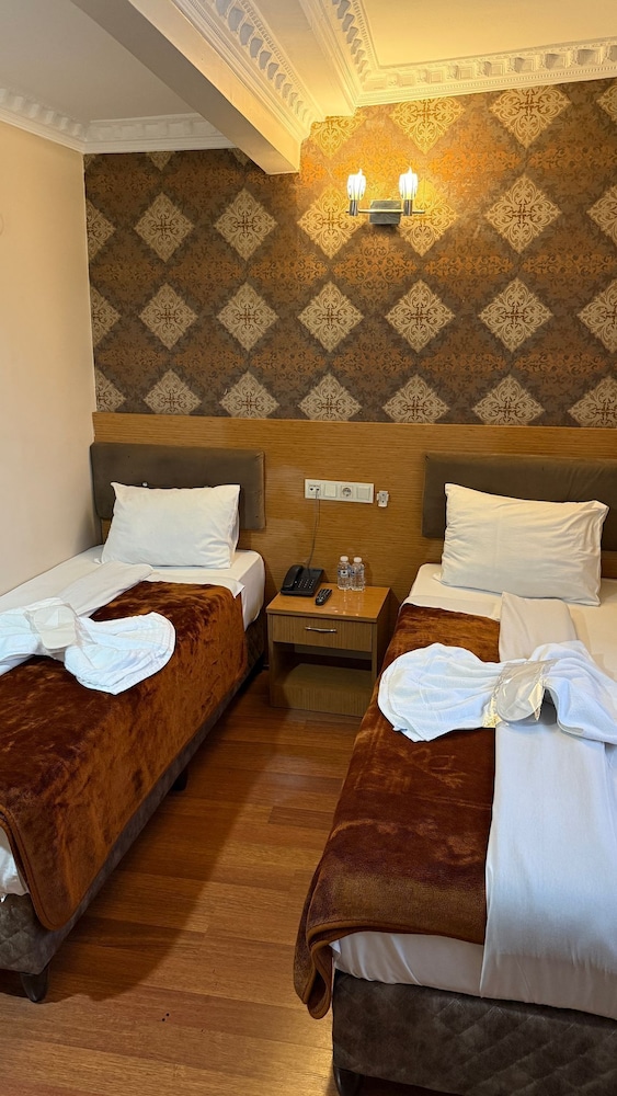Standard Triple Room, 3 Twin Beds photo 3