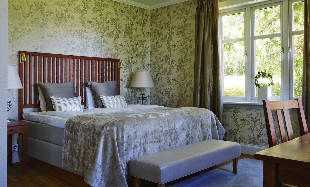 Junior Suite, 1 King Bed, Fireplace (Spa not included) photo 1