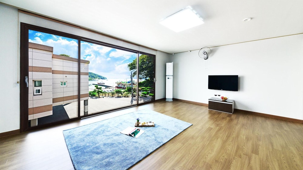 Basic Room, 1 Bedroom (B202) - Photo 4