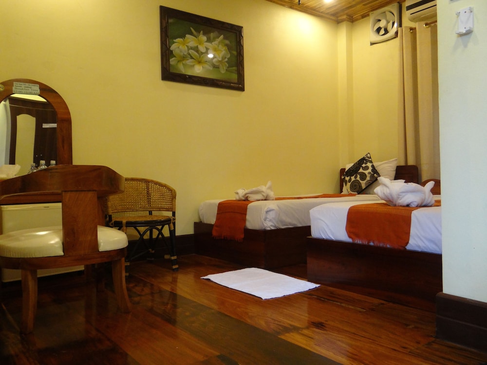 Deluxe Twin beds downstairs