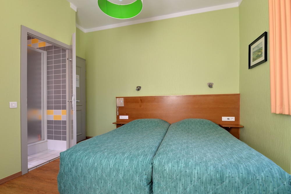 Standard Room photo 2