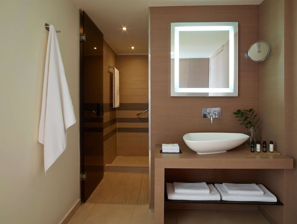 Deluxe Room with Spa Bath and Garden View