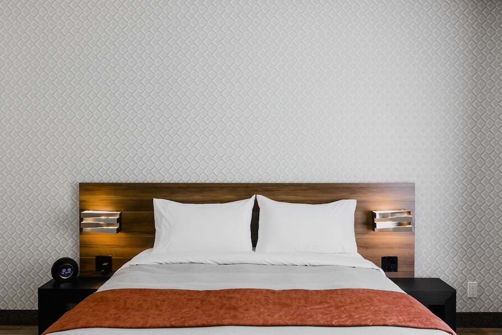 Signature Plus Room, 1 Queen Bed - Photo 3