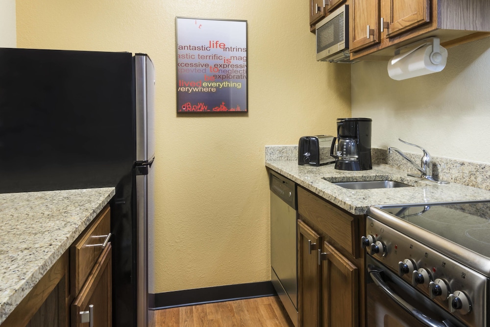 Suite, 1 Bedroom - Photo 2