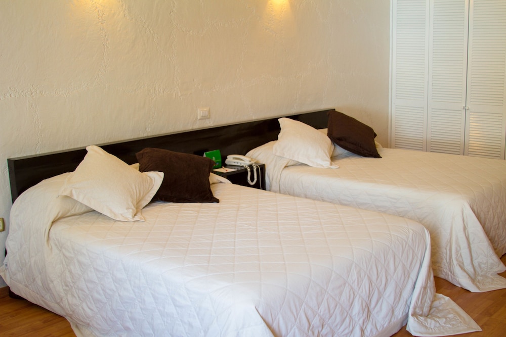 Standard Room photo 2