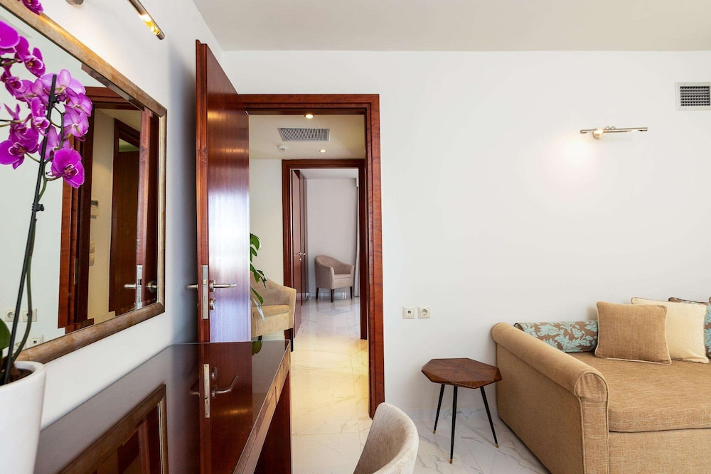 Premium Suite, Jetted Tub (Outdoor-Family) - Photo 14