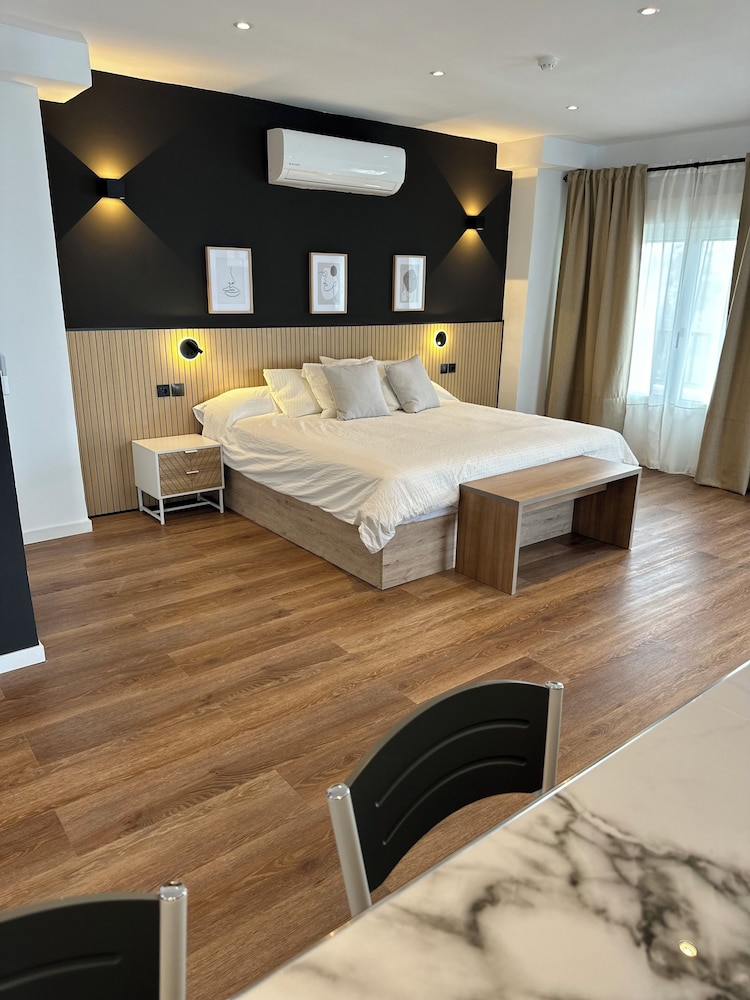 Deluxe Studio Suite, 1 Bedroom, Sea View - Photo 3