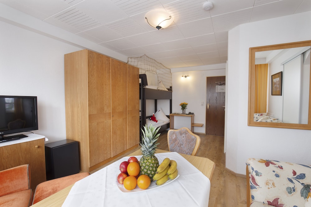 Family Room, 1 Bedroom photo 1