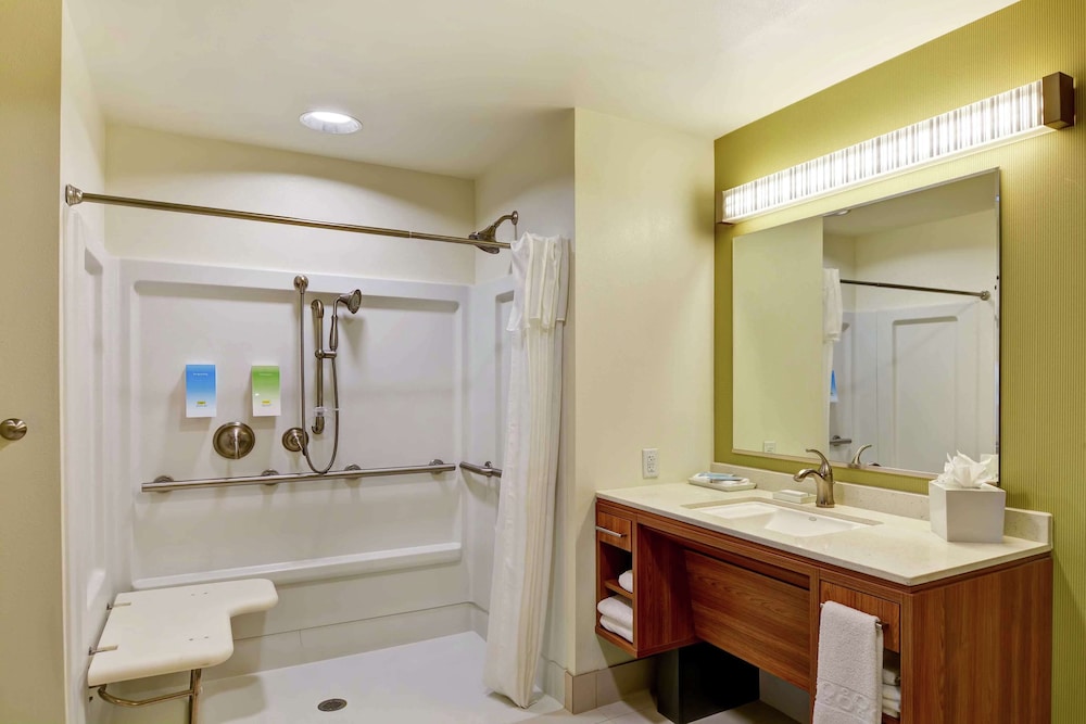 Suite, 1 King Bed, Accessible (Roll-in Shower)