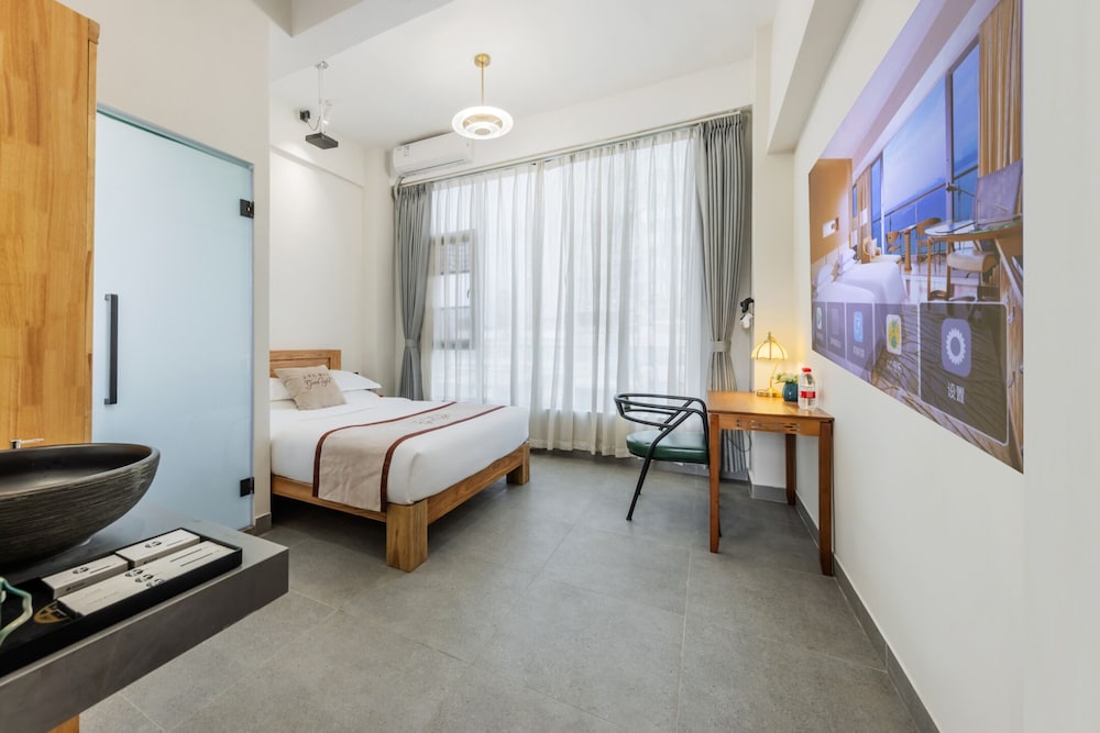 Premium Double Room (laser projector+standalone Wi-Fi+English-friendly)