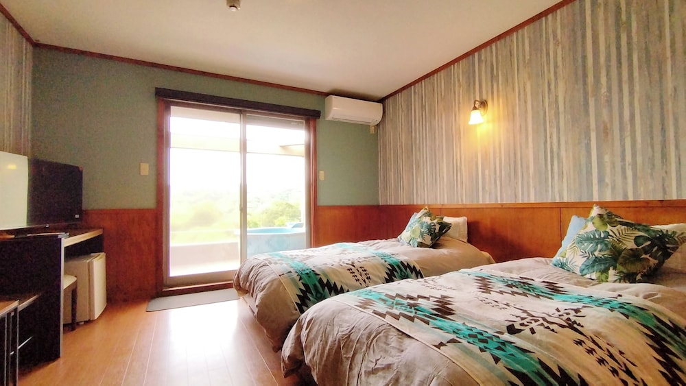 Standard Twin Room, Balcony, Partial Ocean View photo 1