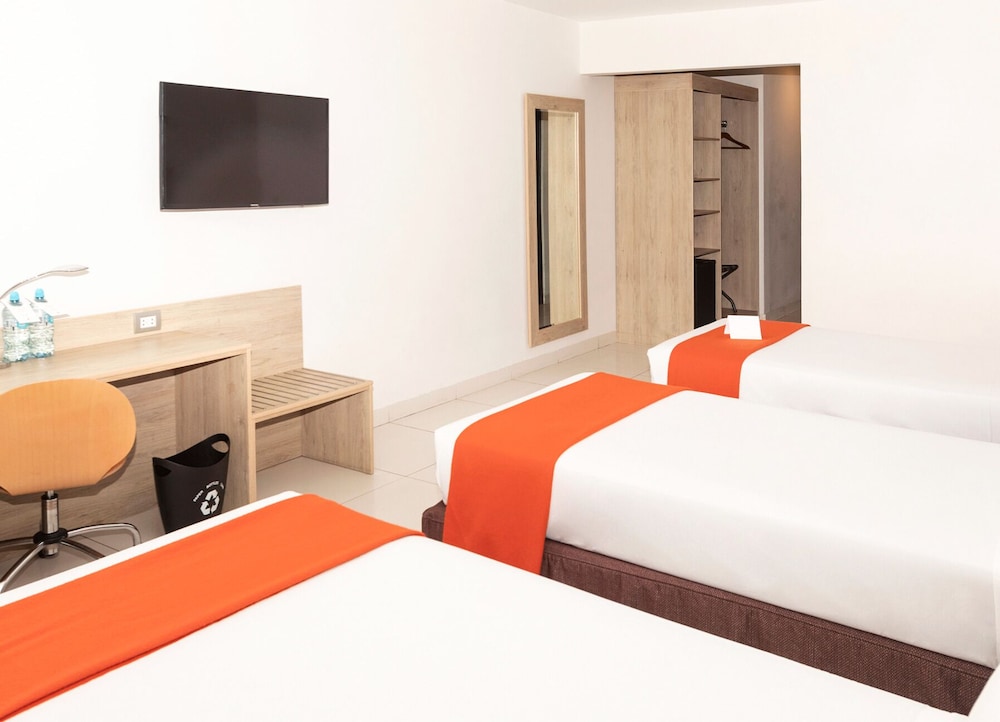 Traditional Room, 3 Twin Beds photo 2