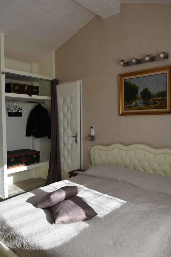 Apartment, 1 Bedroom, Annex Building photo 3