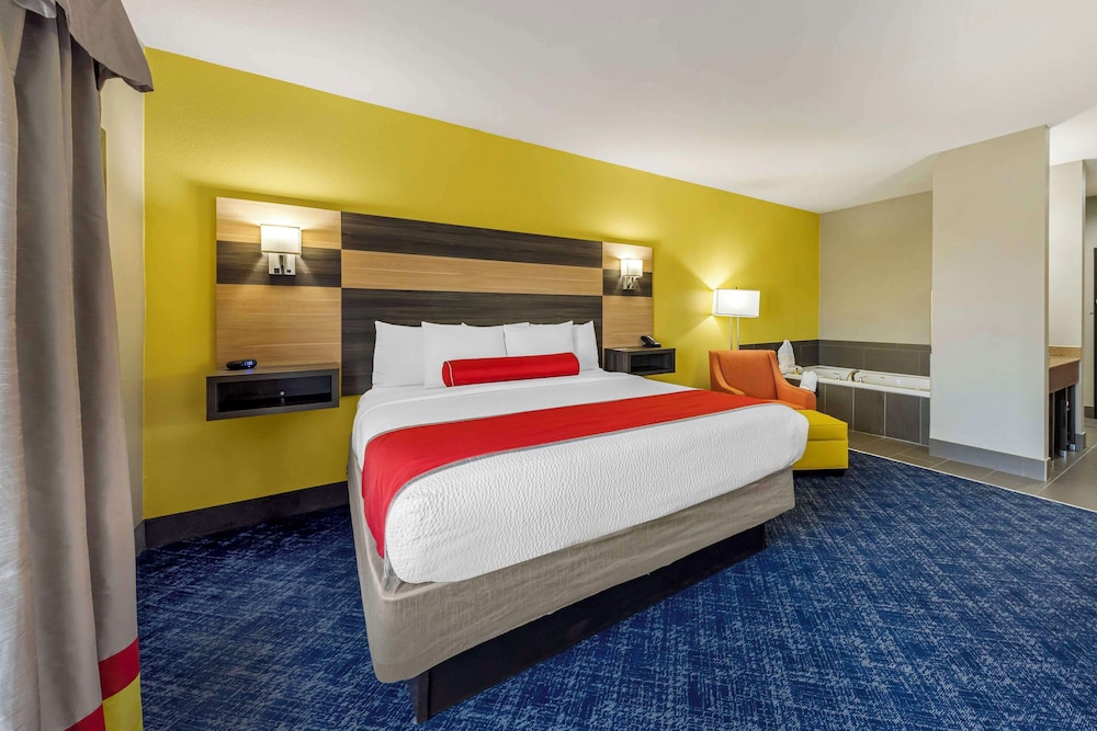 Suite, 1 King Bed, Non Smoking, Jetted Tub photo 1