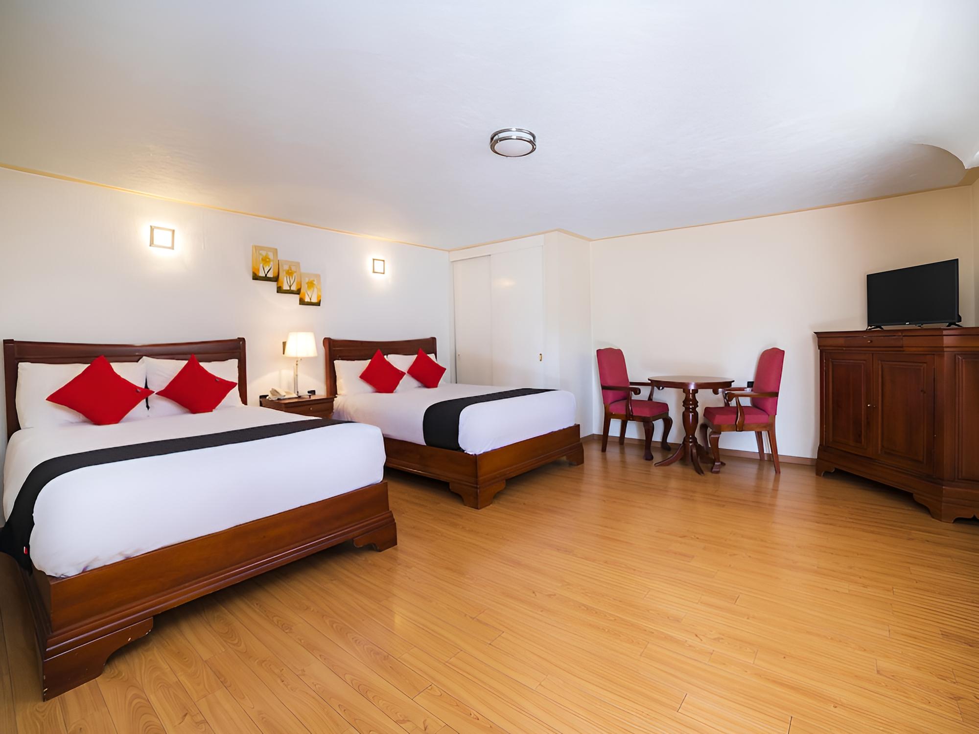 Standard Room, 2 Queen Beds photo 2