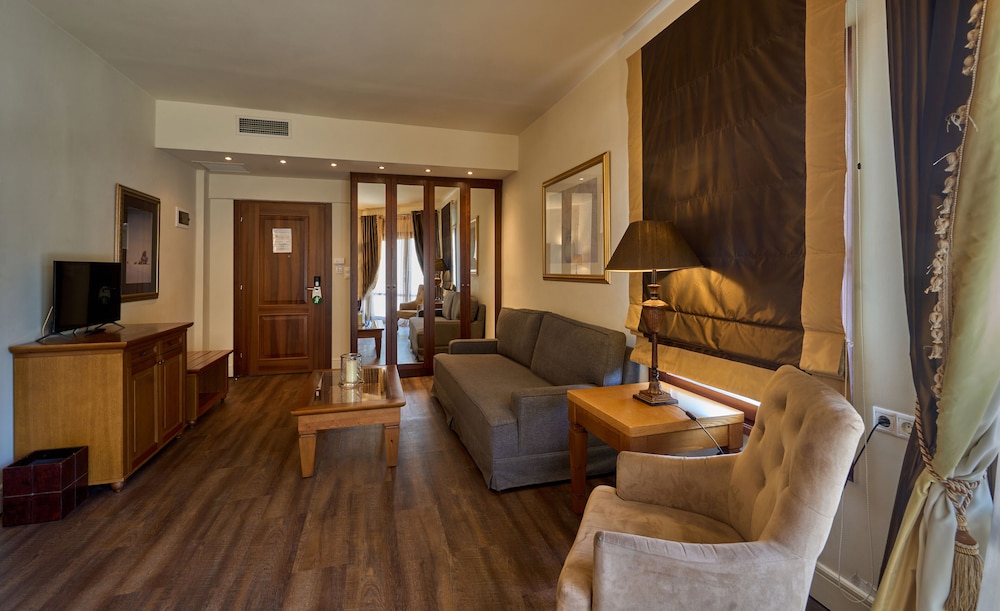 Family Suite, Balcony - Photo 6