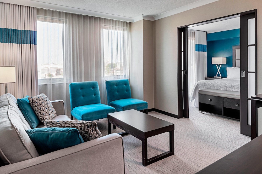 Deluxe Suite, 1 King Bed with Sofa bed, Tower - Photo 4