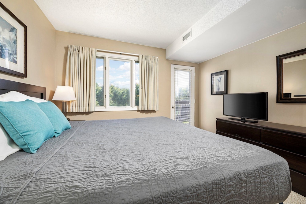 Luxury Condo photo 2