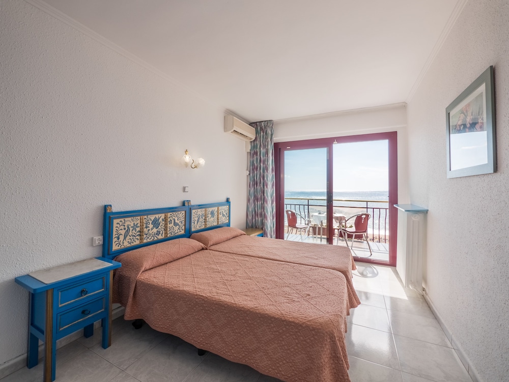 Standard Triple Room, Sea View photo 2