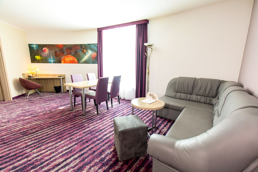 Suite - Photo 2