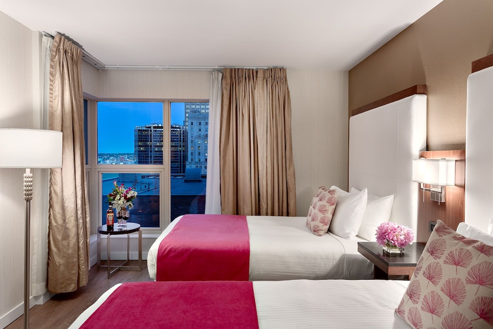 Deluxe Suite, Double Beds, City View - Photo 2