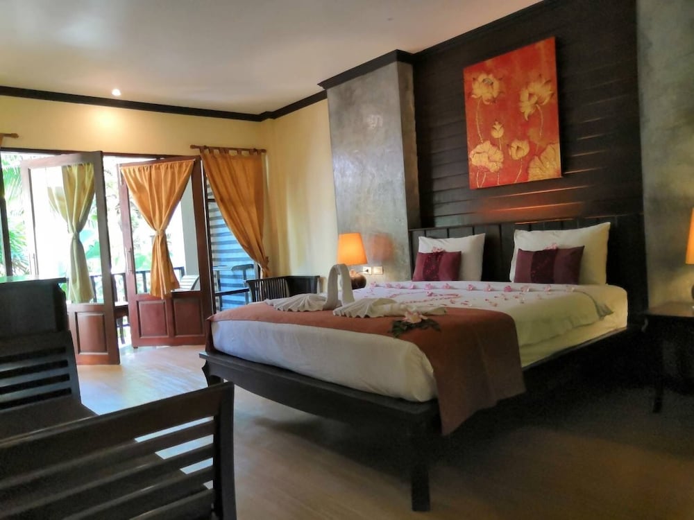 Deluxe Room with Garden View - Photo 9
