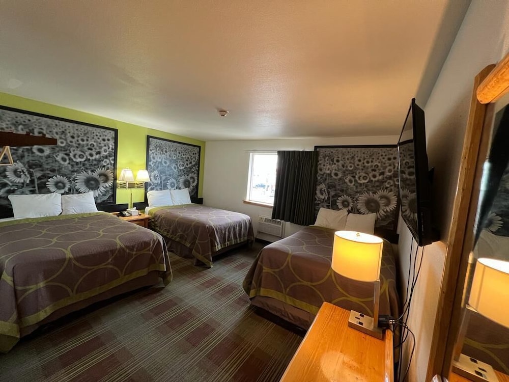 Room, Multiple Beds, Non Smoking - Photo 1
