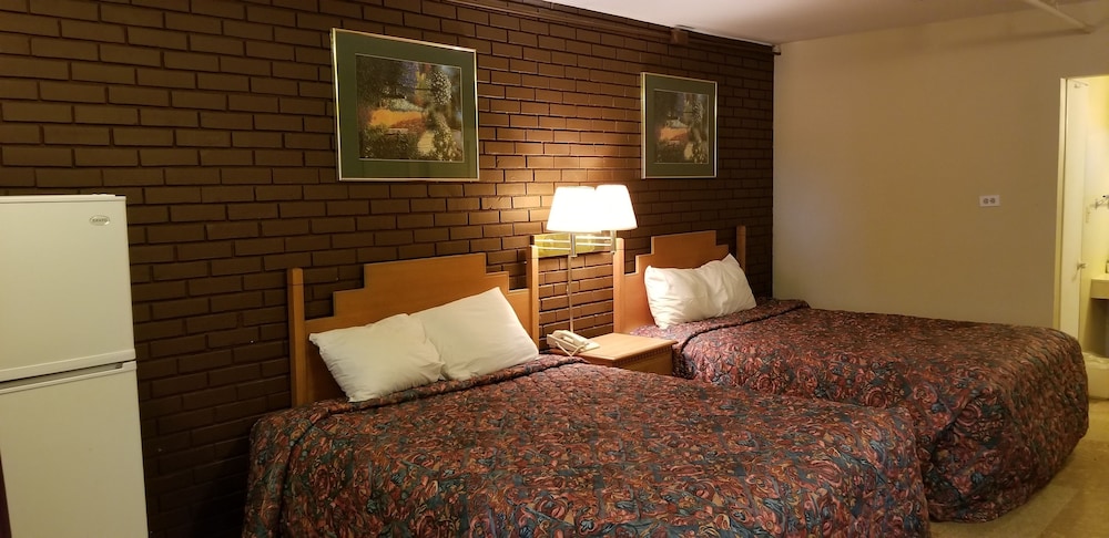 Basic Single Room, 1 King Bed photo 1