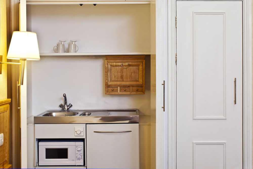 Quad Studio with Kitchenette photo 3
