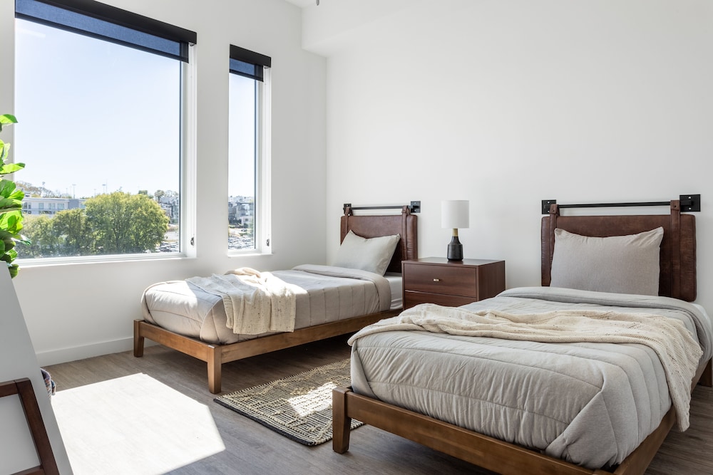 Two Bedroom Suite - King/Twin-Twin